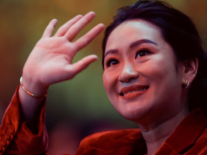 Pheu Thais prime ministerial candidate Paetongtarn Shinawatra, daughter of former Prime Minister Thaksin Shinawatra gestures as she attends a major rally event ahead of the upcoming election, in Bangkok, Thailand, May 12, 2023. REUTERS/Jorge Silva