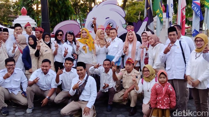 Para bakal caleg Gerindra Purworejo di KPU Purworejo, Sabtu (13/5/2023).