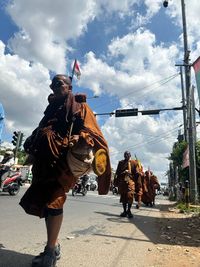 Para Biksu Jalan Kaki Thailand-Borobudur: Ritual Religi-Singgah Di Ponpes