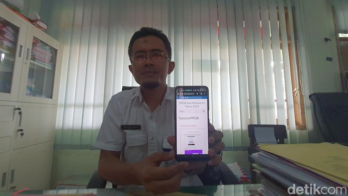 Pejabat Fungsional Widyaprada Ahli Muda Disdik Kabupaten Mojokerto, Anton Timur
