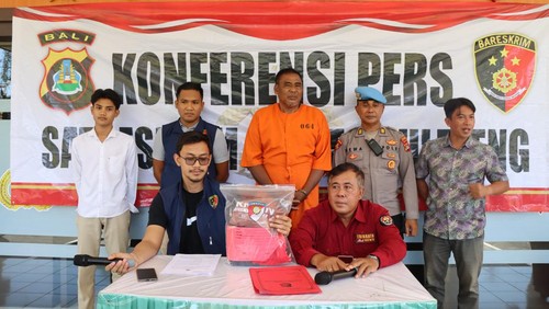 Polres Buleleng saat merilis kasus pencabulan anak di bawah umur, yang dilakukan oleh dukun di Buleleng, Bali, Sabtu (13/5/2023) di Mapolres Buleleng. (Made Wijaya Kusuma)
