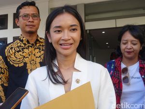 Yashinta, Putri Politikus PDIP Aria Bima Daftar Calon DPD di KPU DIY