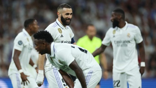 Soccer Football - Champions League - Semi Final - First Leg - Real Madrid v Manchester City - Santiago Bernabeu, Madrid, Spain - May 9, 2023 Real Madrids Karim Benzema reacts REUTERS/Isabel Infantes