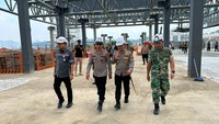 Direksi KCIC bersama dengan Kapolda Jawa Barat dan Kasdam 3 Siliwangi di Stasiun Tegalluar. 