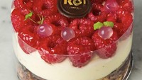 KOI Dessert Bar yang dimiliki oleh Reynold Poernomo ini menyediakan aneka jenis dessert. Koleksi menu basque burnt cheesecake-nya beragam, salah satunya menggunakan topping raspberry. Foto: Instagram @reynoldpoer