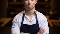Reynold Poernomo, seorang chef profesional yang aktif di Australia. Reynold menguasai masakan Barat, Asia, hingga dessert yang mrnjsdi andalannya. Foto: Instagram @reynoldpoer