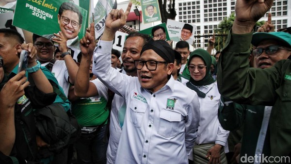 Semangat Cak Imin Daftar Bacaleg PKB ke KPU