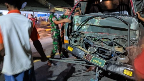 Truk rombongan TNI bertubrukan 5 anggota luka-luka, Sabtu (13/5/2023). Foto: Istimewa