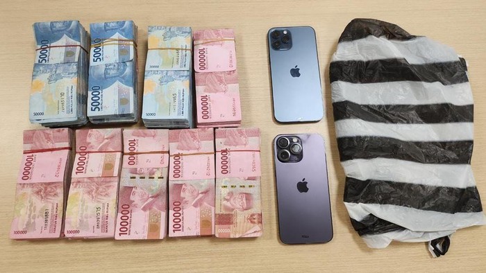 Uang barang bukti OTT Polda Riau (Foto: Istimewa)
