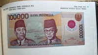 Uang pecahan Rp 100.000 ini bergambar proklamator Soekarno dan Moh Hatta. Uang yang diterbitkan 1998 ini ditandatangani oleh Syahril Sabirin & Iwan R Prawinata. . Uang ini sudah dicabut Bank Indonesia (BI) dan ditarik dari peredaran alias tidak berlaku lagi. Selain itu uang tersebut tidak bisa ditukar karena tenggat waktu penukaran berakhir pada 2018. Foto: Dok. Numismatika Nusantara-Koleksi Museum BI