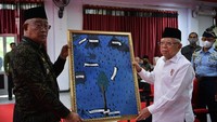 Sebelumnya, Wali Kota Tidore Kepulauan Ali Ibrahim menjelaskan sejarah Tidore yang memiliki kontribusi besar dalam ekspansi rempah di Indonesia bagian timur. Tokoh Enrique Maluku disinyalir merupakan orang pertama yang mengelilingi bumi dan berasal dari Tidore. Di akhir sambutannya, Ma’ruf Amin mengajak para pemangku kepentingan untuk berkolaborasi dan menyukseskan rencana jalur rempah sebagai warisan budaya UNESCO pada tahun 2024.  