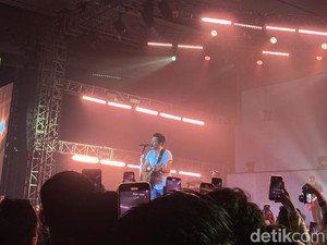 Teriakan Penggemar di Surabaya Saat Disapa Ramah Ariel Noah: Bang Boriel!