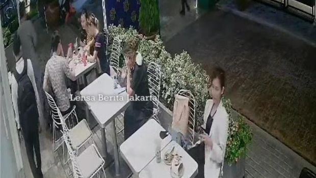 Aksi komplotan pencuri necis bermodus 'geser tas' korban di Jakarta.