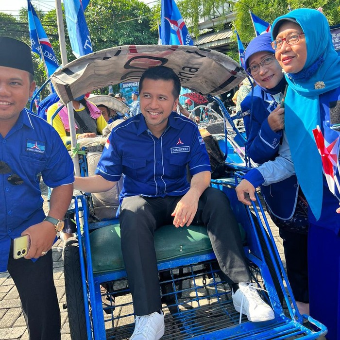 Bacaleg Demokrat daftar ke KPU Jatim