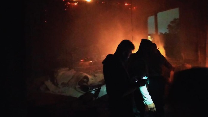 dalam semalam adan 2 kebakaran di surabaya