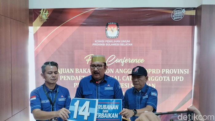 DPW Partai Demokrat Sulsel mendaftarkan 85 bacalegnya ke KPU Sulsel.