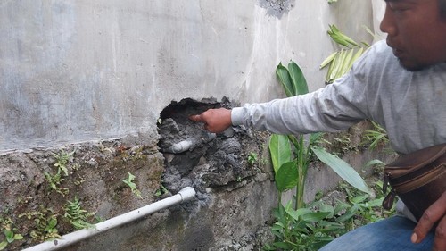 Dugaan pembunuhan terjadi di Tukad Bilok, Sanur Dauh, Denpasar Selatan. Korban asal Jakarta meninggal, dan korban WNA India selamat.