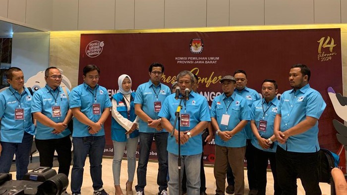 Gelora Jabar saat daftarkan bacaleg untuk Pileg 2024 ke KPU.