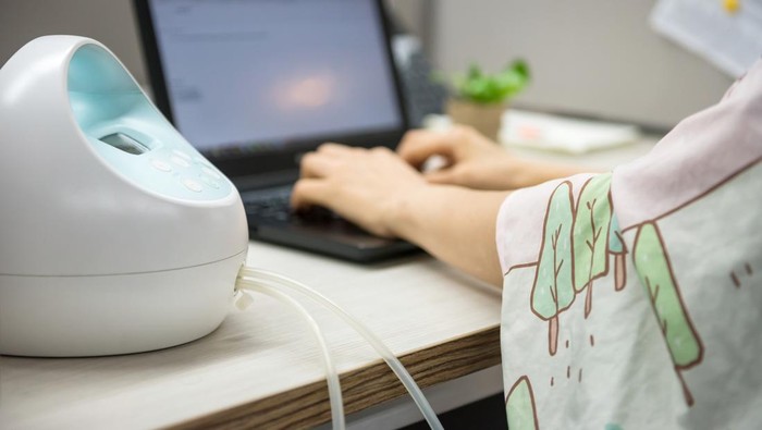 Pemicu Terbanyak Ibu Bekerja Berhenti Menyusui: Cuti Melahirkan Kurang Panjang