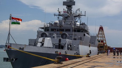 Kapal Perang India Bersandar di Batam