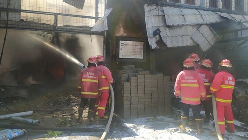 Kebakaran toko bangunan terjadi di Jalan Batur Sari, Sanur Kauh, Denpasar Selatan, pukul 11.50 Wita, Minggu (14/5/2023).