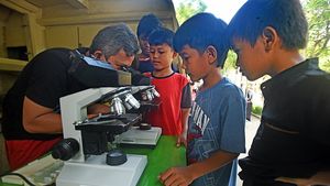 Kenalkan Sains Lewat Mobil Laboratorium Keliling