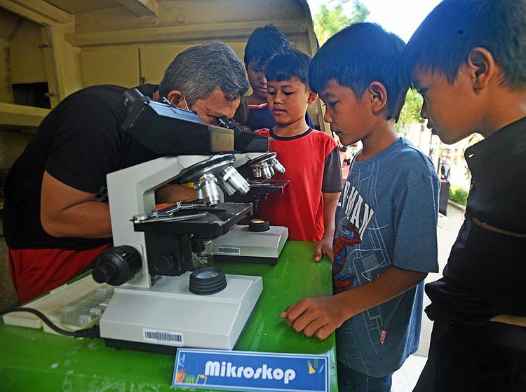 Kenalkan Sains Lewat Mobil Laboratorium Keliling