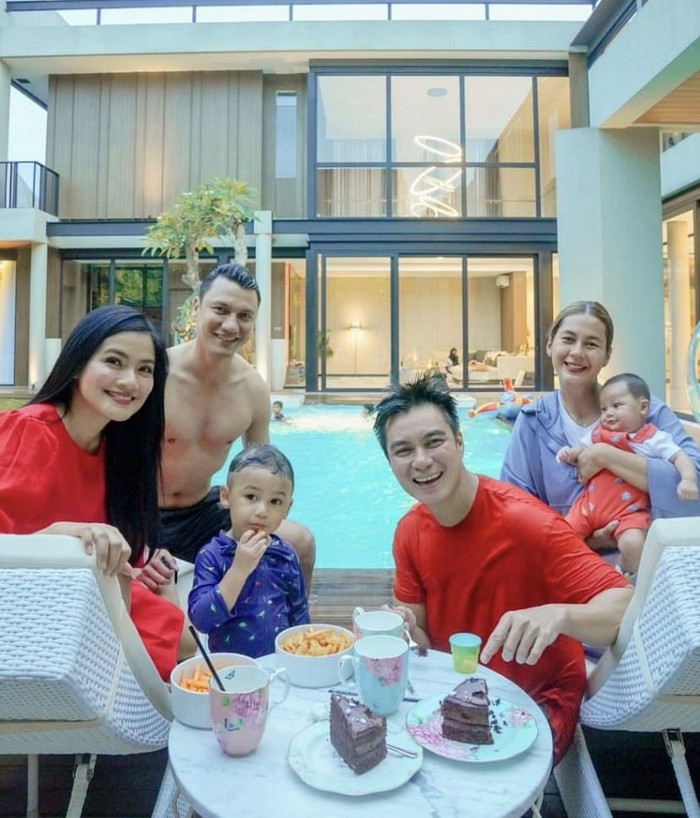 Keseruan Christian Sugiono dan Titi Kamal Masak dan Mukbang Bareng  Keseruan Christian Sugiono dan Titi Kamal Masak dan Mukbang Bareng
