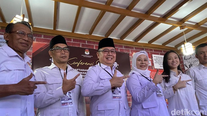 Ketua DPC Partai Gerindra Dedi R Wijaya (ketiga dari kiri)