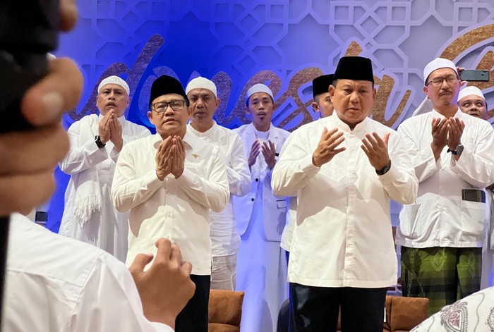 Ketua Umum Partai Kebangkitan Bangsa (PKB) Abdul Muhaimin Iskandar menghadiri acara Indonesia Bermunajat bersama Majlis Riyadlul Jannah Indonesia di Masjid Istiqlal, Jakarta, Sabtu (13/5) malam.