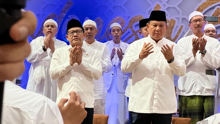 Ketua Umum Partai Kebangkitan Bangsa (PKB) Abdul Muhaimin Iskandar menghadiri acara Indonesia Bermunajat bersama Majlis Riyadlul Jannah Indonesia di Masjid Istiqlal, Jakarta, Sabtu (13/5) malam.