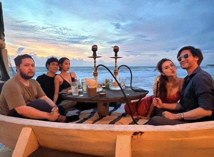 Kevin Aprilio Rekan Widy Vierratele yang Hobi Sisha dan Kulineran Kevin Aprilio Rekan Widy Vierratele yang Hobi Sisha dan Kulineran