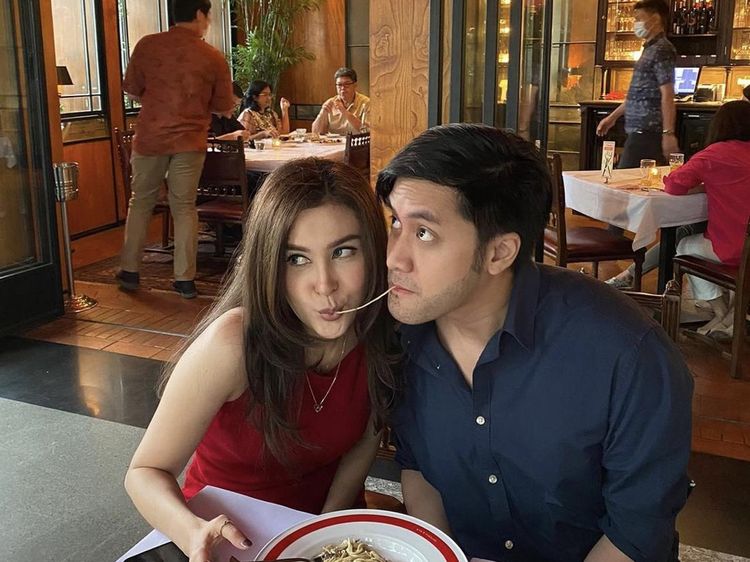 Kevin Aprilio Rekan Widy Vierratele yang Hobi Sisha dan Kulineran