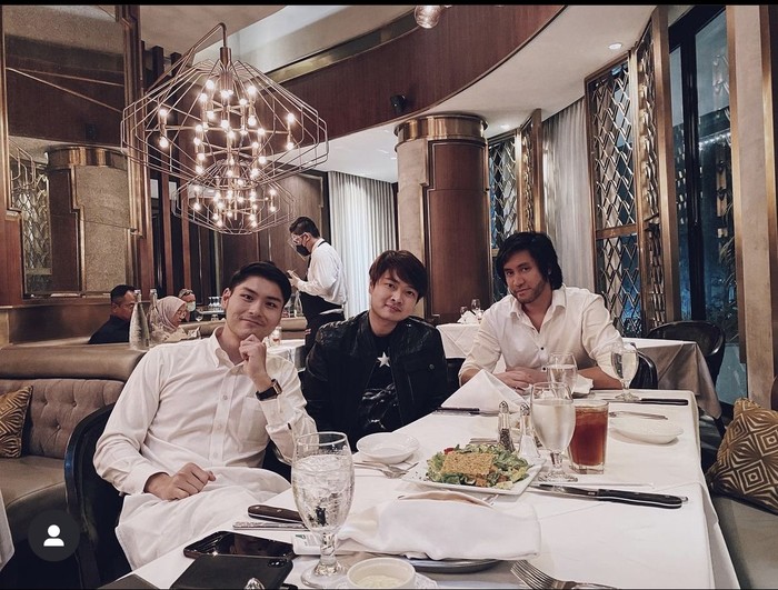 Kevin Aprilio Rekan Widy Vierratele yang Hobi Sisha dan Kulineran Kevin Aprilio Rekan Widy Vierratele yang Hobi Sisha dan Kulineran