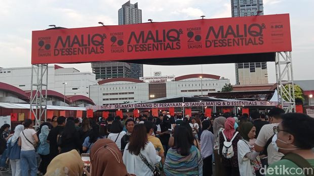 Maliq & D'Essentials