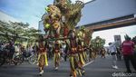Meriahnya Pawai Budaya di CFD Bekasi