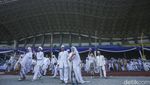 Momen 300 Pasangan Nikah Massal di Stadion Patriot Bekasi