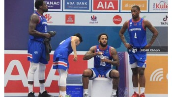 Para pemain Amerika di tim basket Kamboja jadi gunjingan netizen. Foto: (Twitter)