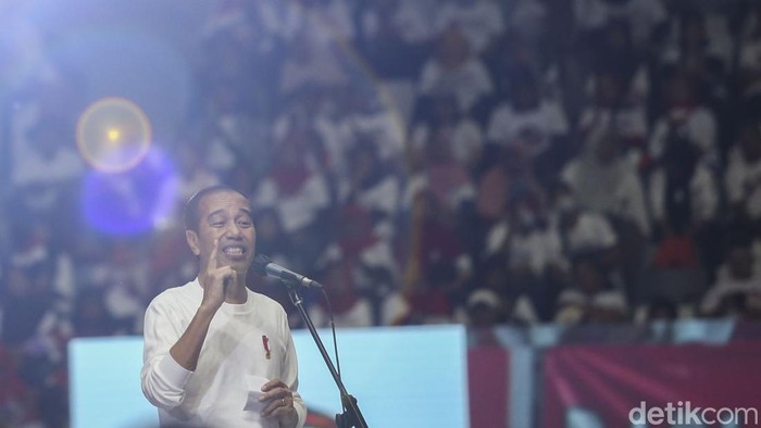 Pendukung Jokowi mengadakan Musyawarah Rakyat di Istora, Jakarta, Minggu (14/5/2023). Presiden Jokowi nampak menghadiri dan menerima nama-nama rekomendasi dari hasil Musra.