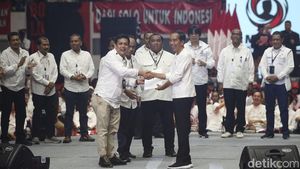 Momen Jokowi Terima Nama Capres-Cawapres Rekomendasi Musra