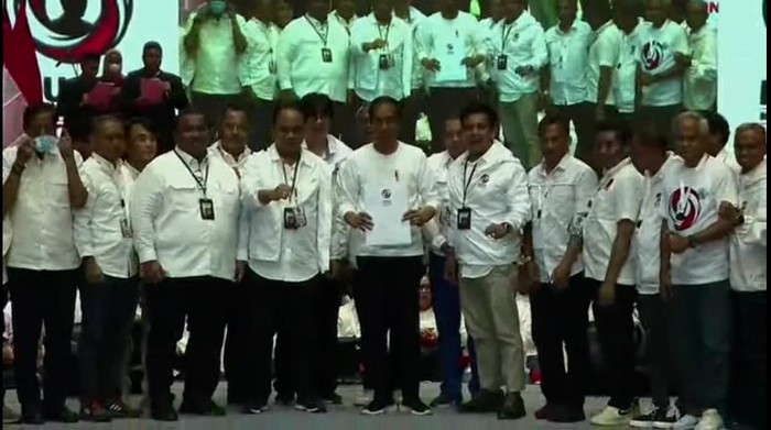 Musyawarah Rakyat (Musra) Indonesia telah merumuskan 3 nama capres dan 4 nama cawapres. Nama-nama itu pun diserahkan kepada Presiden Joko Widodo.