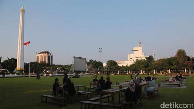 Night at The Museum Tugu Pahlawan