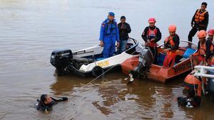 Pencarian Plt Ketua Golkar Kubu Raya yang Lompat ke Sungai Terus Berlanjut
