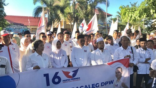 Pengurus DPW Partai Perindo NTB saat mendaftarkan bacaleg ke KPU NTB pada Minggu (14/5/2023).