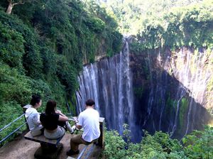 Pesona Air Terjun Coban Sewu di Lumajang