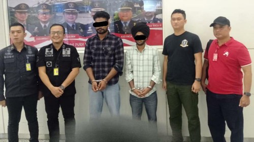 Polisi menangkap dua WNA India di Bandara I Gusti Ngurah Rai Bali. Keduanya diduga terlibat dalam pembunuhan di Tukad Bilok, Sanur Kauh.