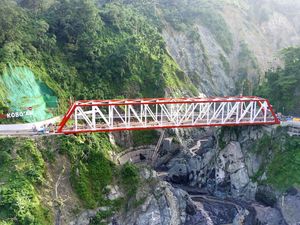Dua Ekskavator di Gladak Perak Terseret Lahar Dingin Semeru