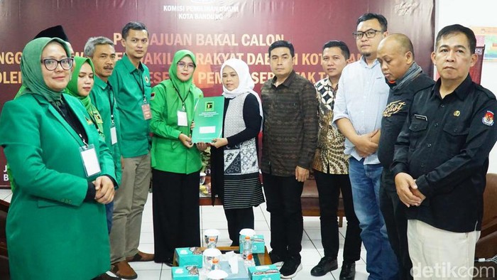 PPP Kota Bandung saat mendaftarkan bacaleg ke KPU Kota Bandung, Minggu (14/5/2023).