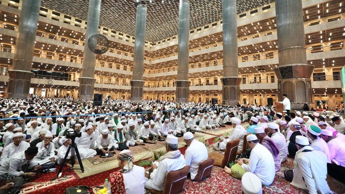 Prabowo Subianto saat memberikan sambutan dalam secara halalbihalal Majelis Riyadul Jannah di Masjid Istiqlal, Jakarta, Sabtu (13/5/2023).