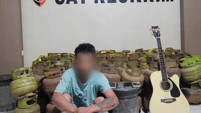 Pria inisial AA (22) di Kendari, Sulawesi Tenggara (Sultra) ditangkap polisi lantaran mencuri 118 tabung gas 3 kg.